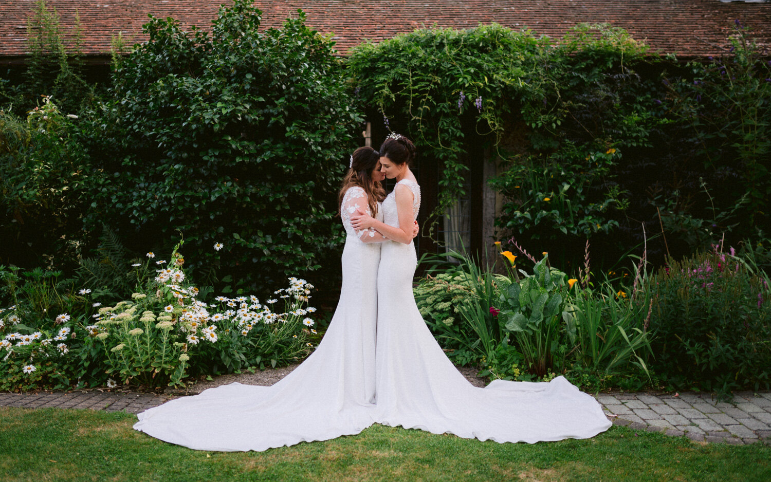 Natural wedding photography in Kent