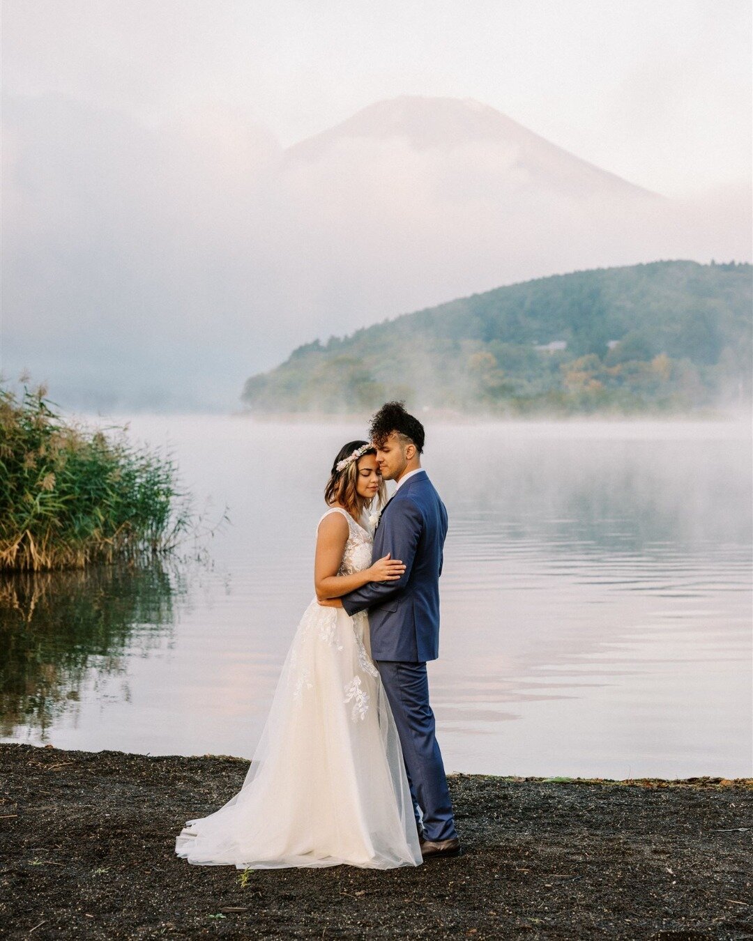 From sunrise to golden hour, every moment was magic 🌄💫

Exchanging vows with Mount Fuji as witness was pure enchantment. The sunrise painted the lake like a perfect mirror, setting the scene for an unforgettable elopement.

As a Japan-based Wedding