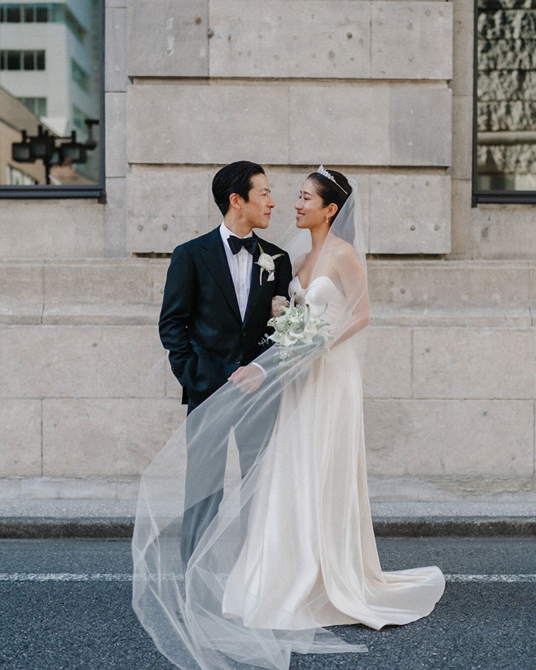 Witnessing the magic of D&amp;S's trendy city wedding at the stunning @k5_Tokyo! 

This celebration buzzed with vibrant energy where modern flair met timeless elegance for a truly unforgettable day! (Swipe to see some highlights!)

Planning a trendy 