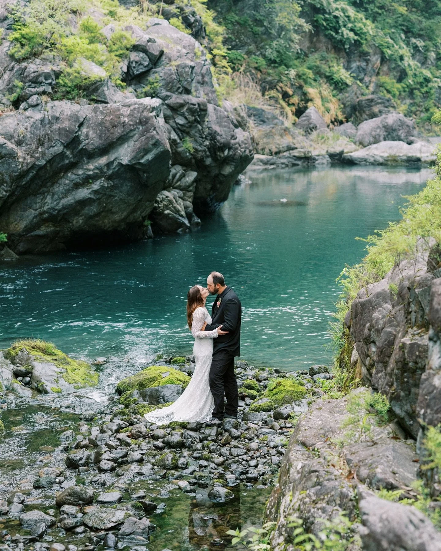 What an unforgettable adventure elopement 🌲✨

We started the day by taking a cable car up to a fog-covered village, where we visited a peaceful shrine tucked away in the forest. The atmosphere was serene and magical, setting the perfect tone for the