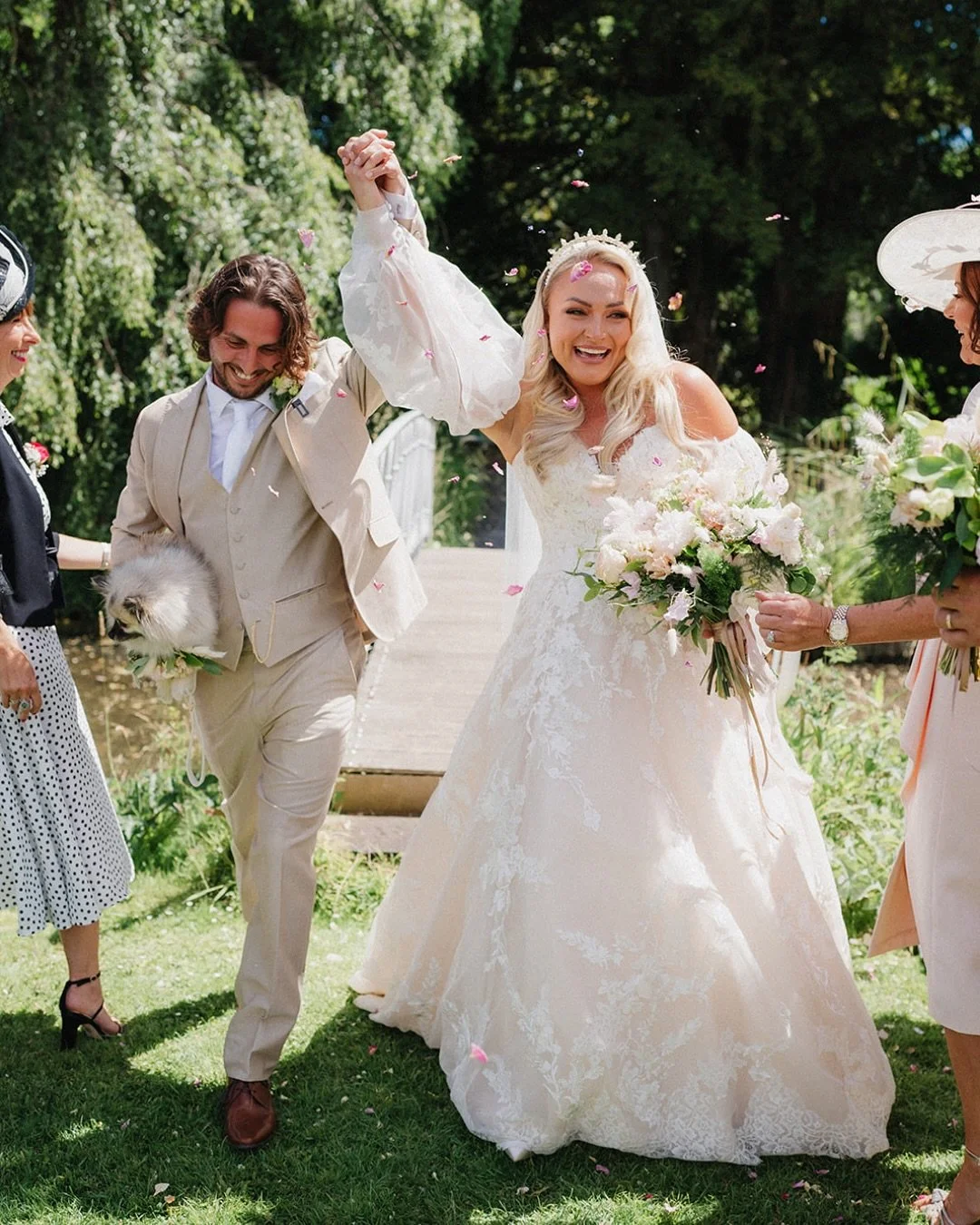 Throwing it back to this gorgeous outdoor wedding at Preston Court 🌿✨ 

A dreamy day filled with love, laughter, and the most stunning countryside views. Still one of my favorite venues to capture!

Venue: @prestoncourtweddingvenue 

#londonweddingp
