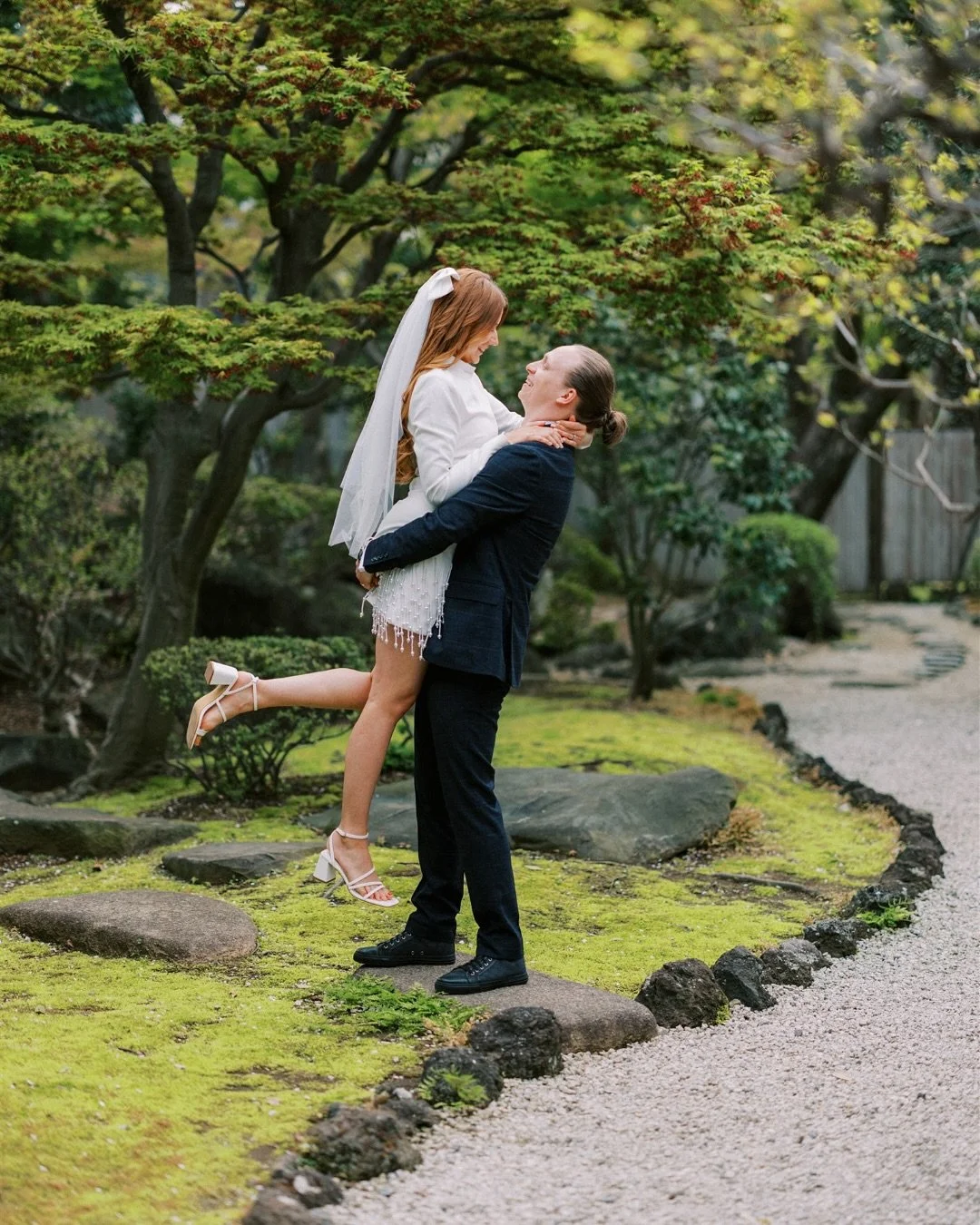 A beautiful elopement day that started in the quiet charm of a traditional Japanese tea house and garden, 
 then we headed into the heart of Tokyo for some fun cityscape shots, capturing that perfect mix of old and new Japan.

Such a special day with