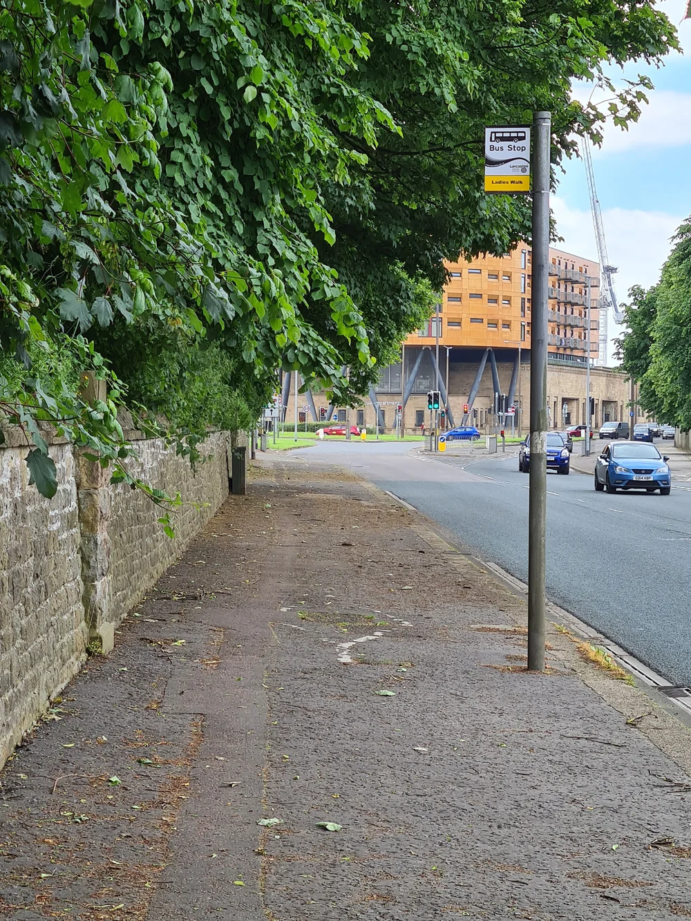 Bus stop 2.jpg