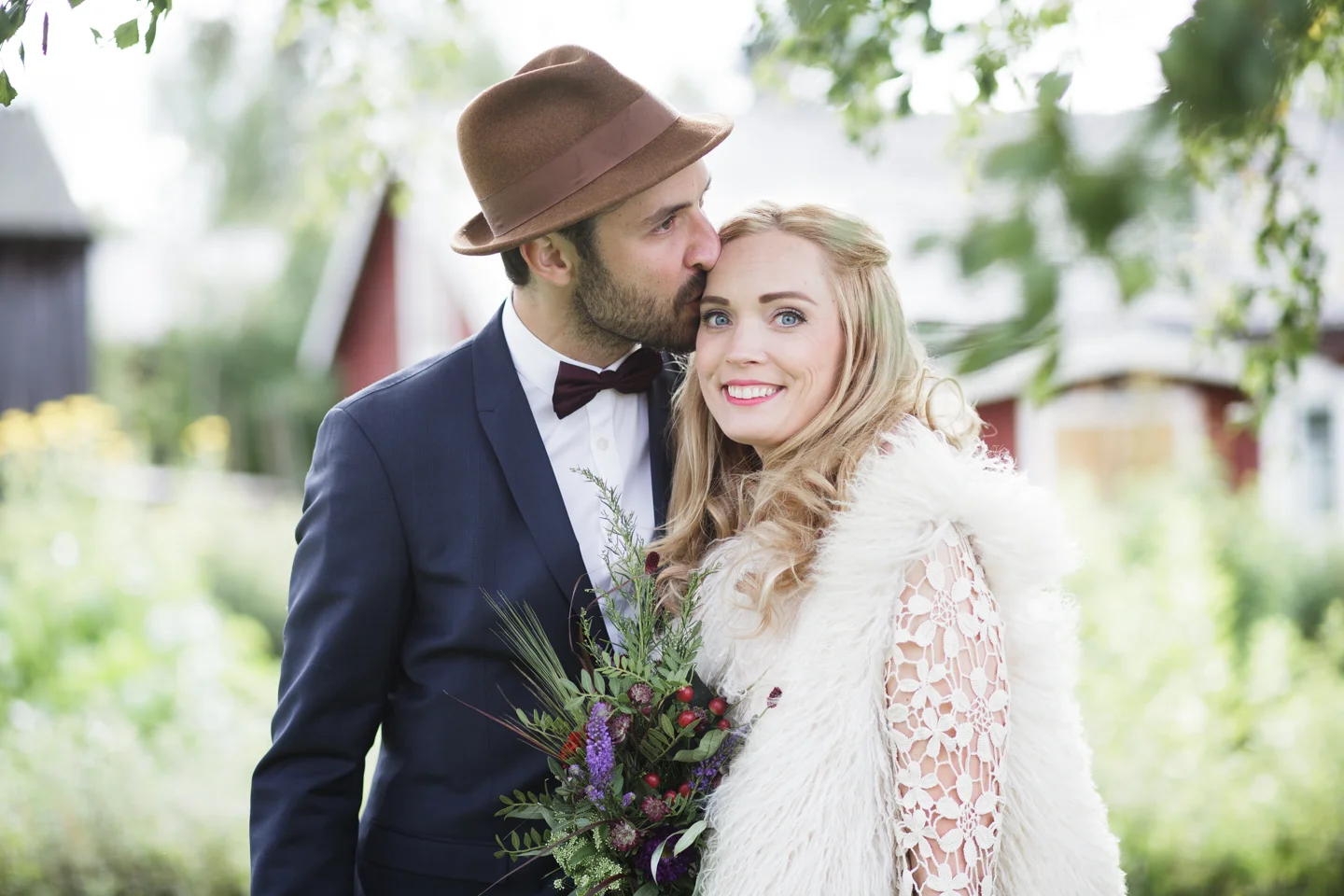 Bohemiskt höstbröllop med ladufest: Isabelle och Sebastian