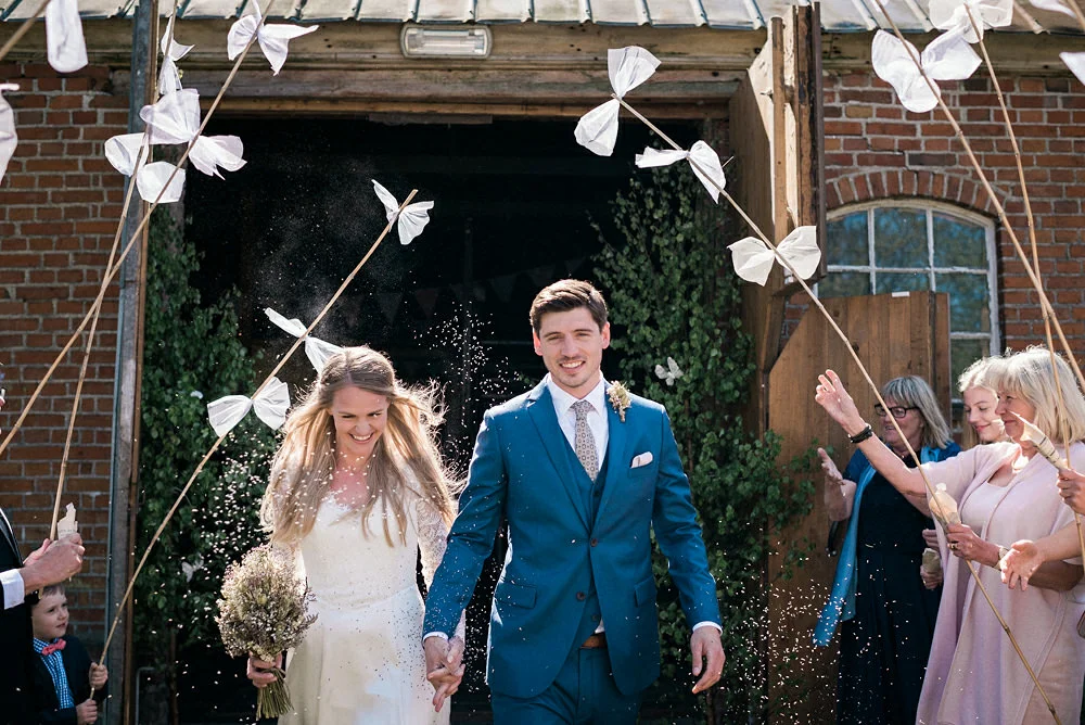 Bohemiskt bröllop i rustik lada: Linnea och Joshua