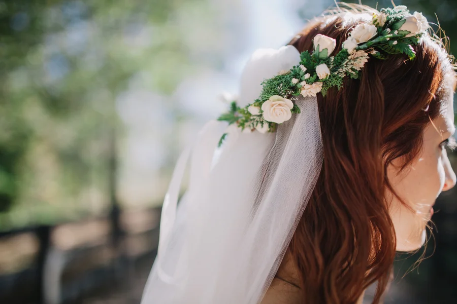 Bohemiskt och minimalistiskt bröllop: Sara + Roman