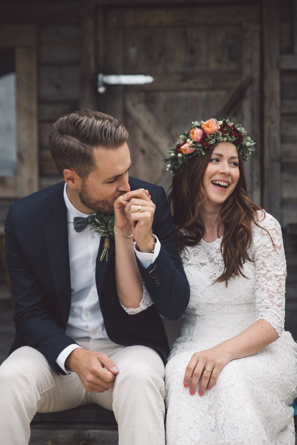Skogsnära och avslappnat bröllop: Josefin + Daniel