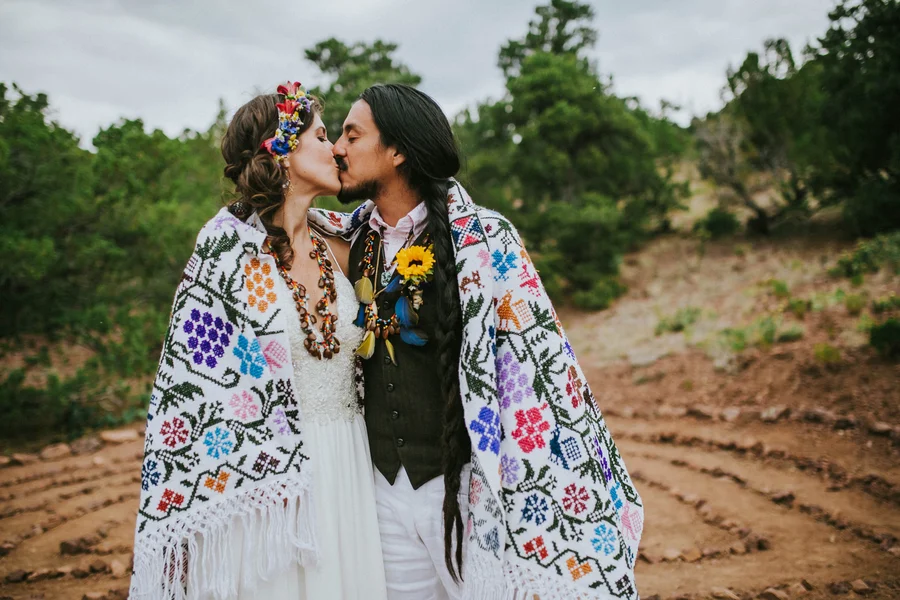 Bröllop fullt av glädje och färg: Zarah + Diego