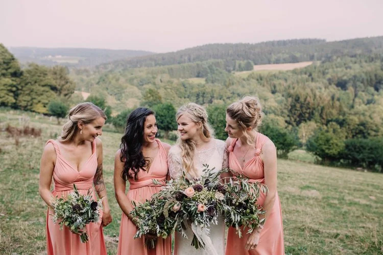 13 Snygga Brudtärneklänningar I Olika Varianter Och Färger