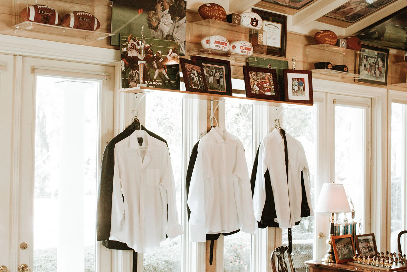 bröllop+förberedelser+kostym+klädsel