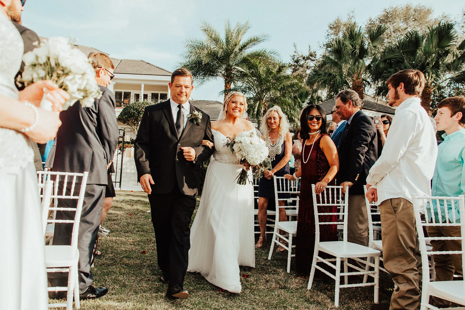 bröllop+vigsel+brudklänning+utomhusbröllop