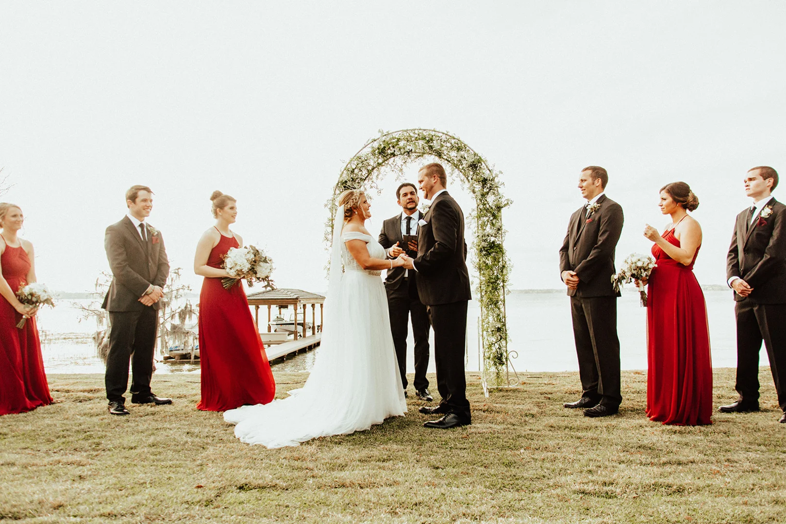 bröllop+vigsel+brudklänning+utomhusbröllop