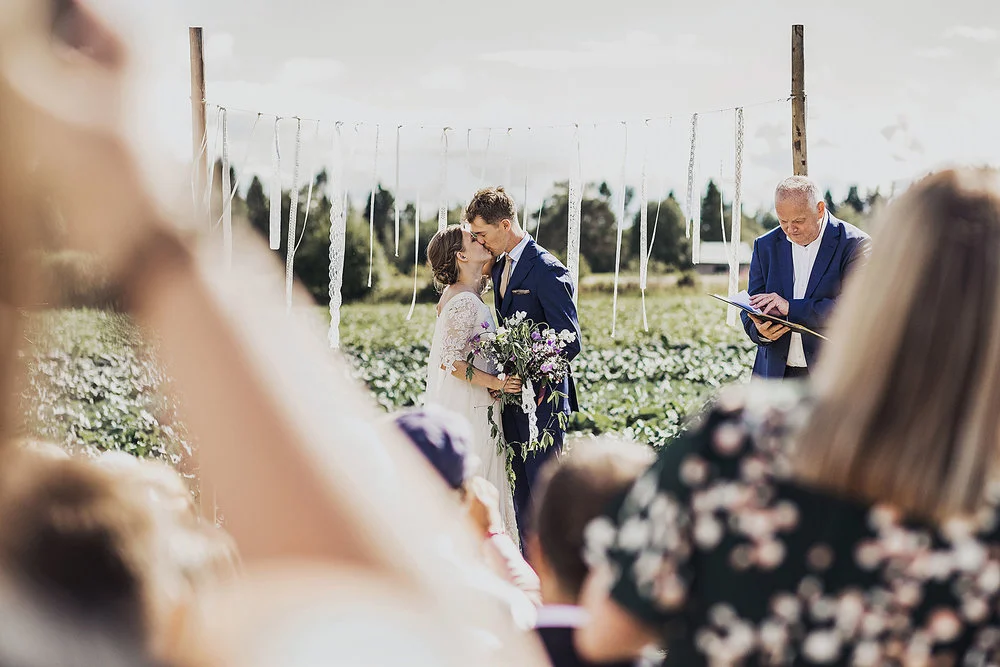Augustibröllop med lokal och hållbar fokus: Sara + Christopher