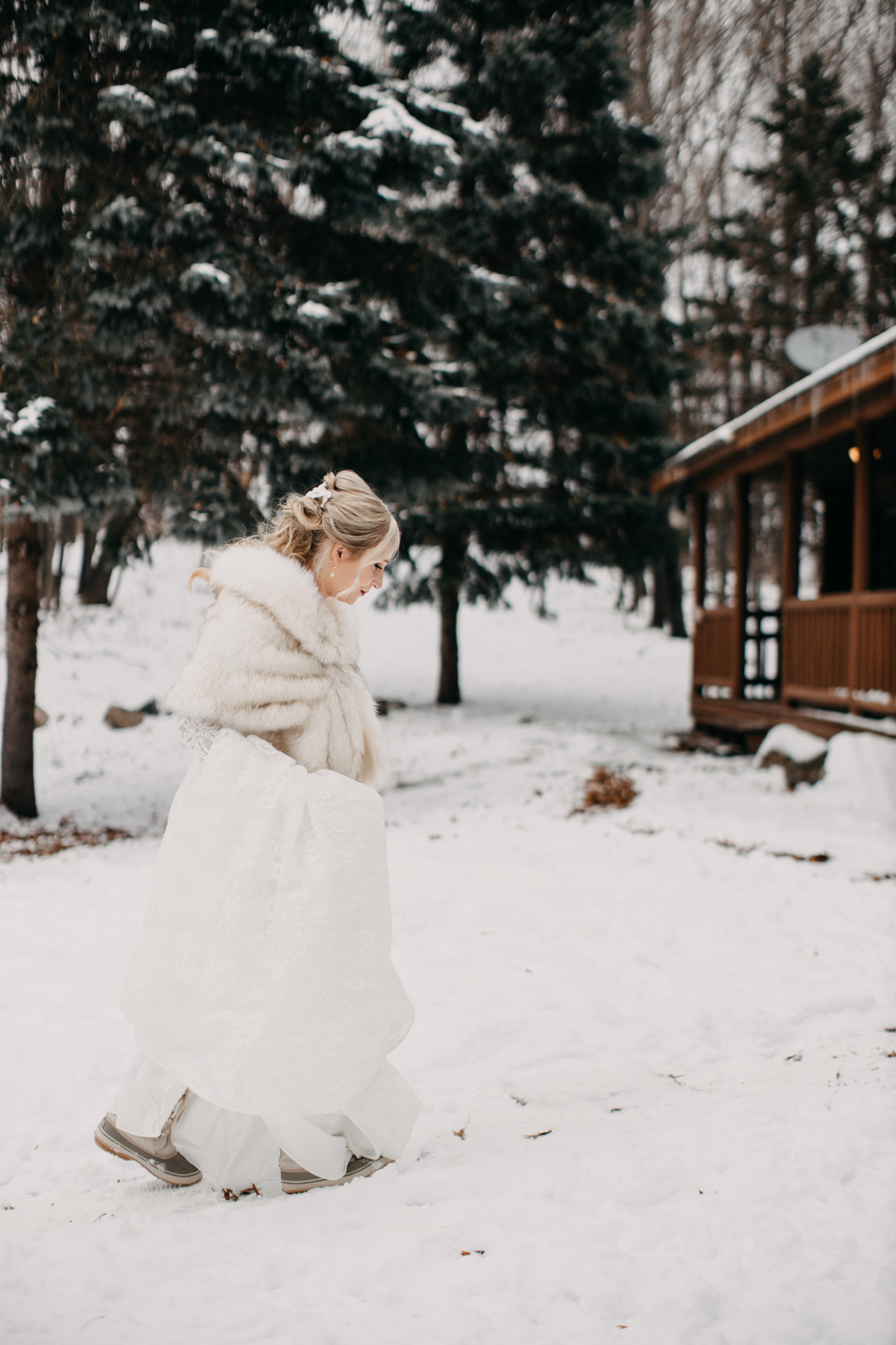 Parins_Holley_EileenKPhotography_MinnesotaHorseHuntClubWeddingWinter015_big.JPG