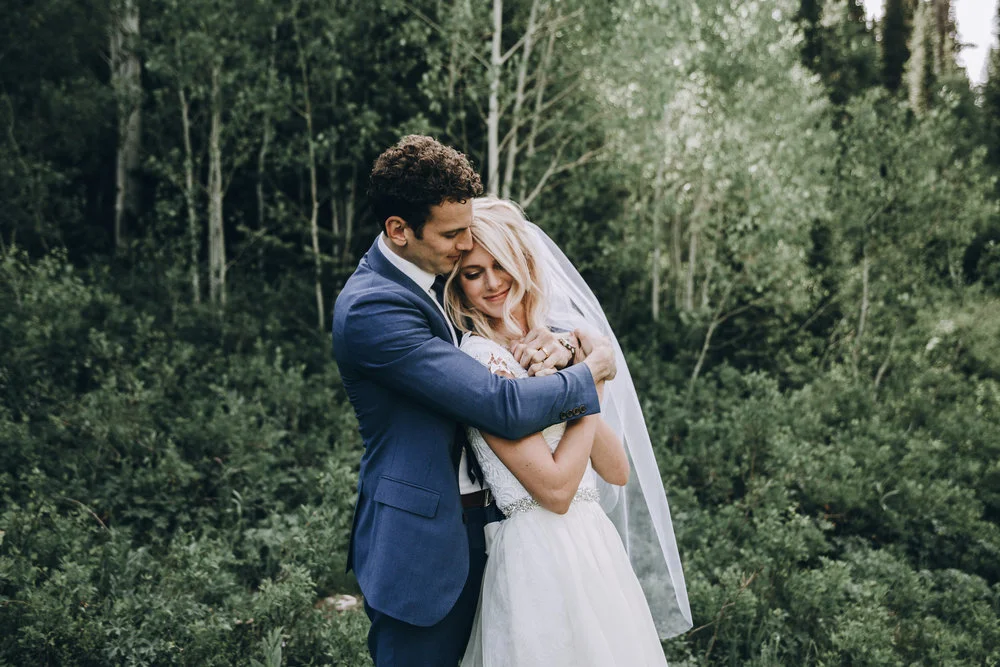 First Look I Grönskande Skogslandskap