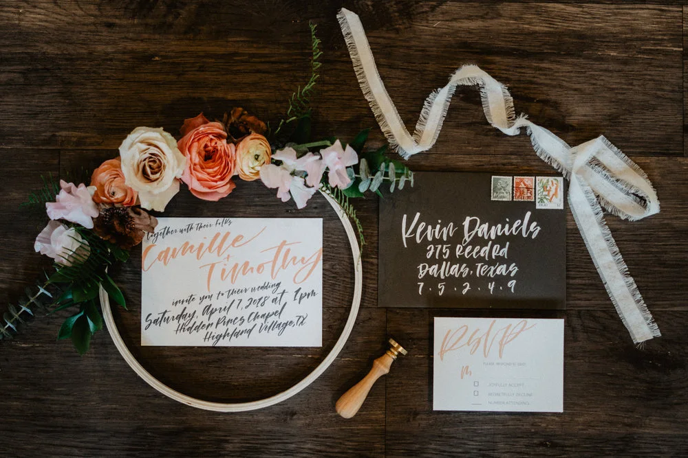 Elegant Bohembröllop med Puderrosa och Orange Färgpalett