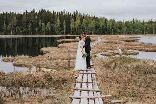 Lantligt Majbröllop i Norrländskt Landskap: Mari + Joel