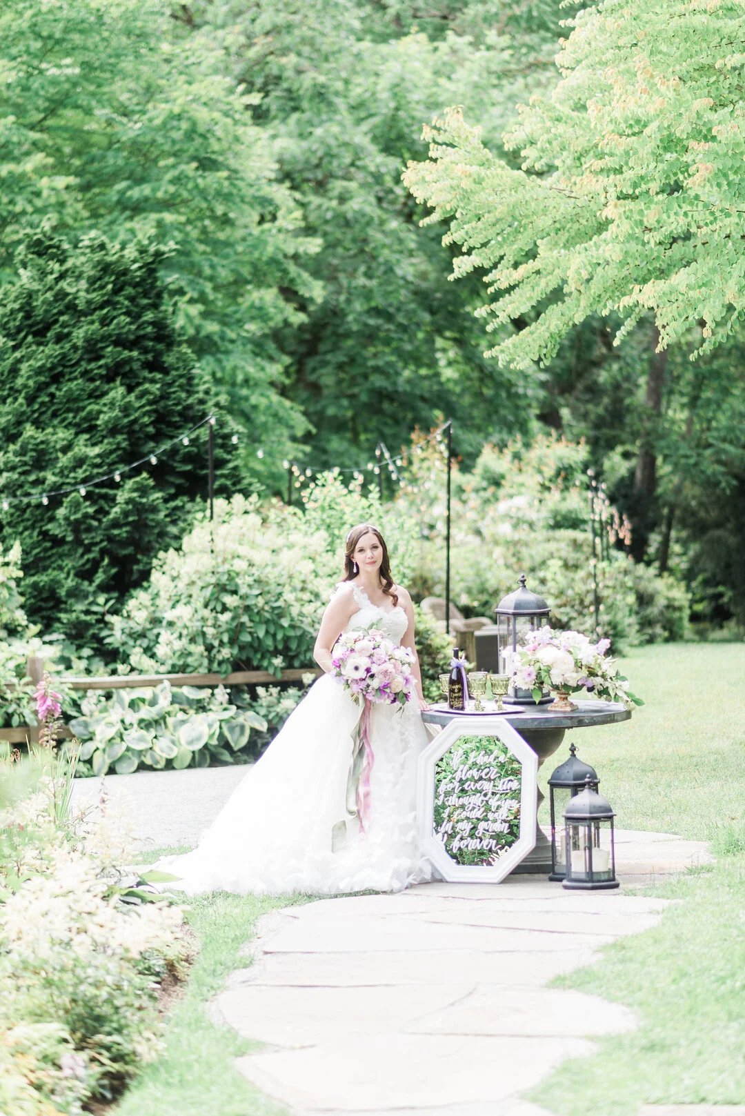 Ord på spegeln: “If I had a flower for every time I thought of you I could walk in my garden forever“.