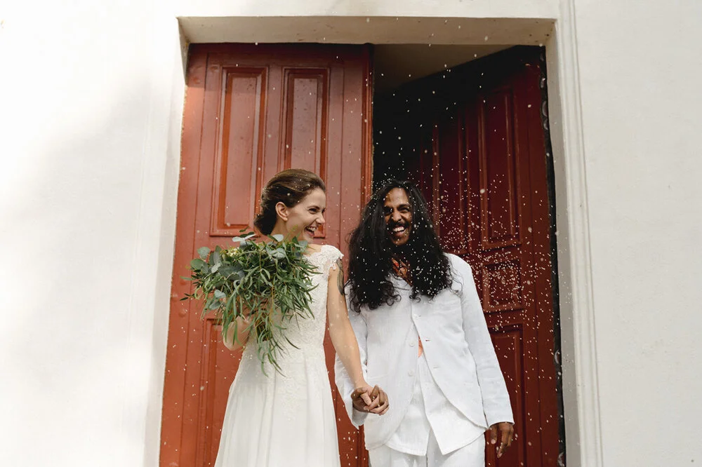 Lantligt Augustibröllop Med Egendesignade Detaljer: Sofia+Viktor