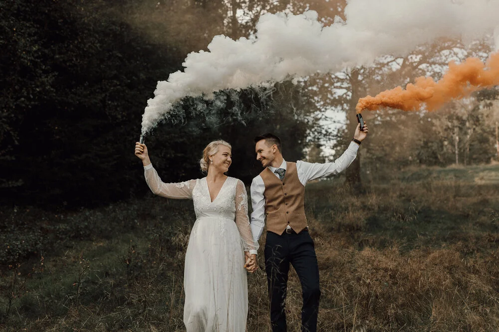 Septemberbröllop Med Vigsel i Skogsdunge Följt av Ladufest i Slättens Loge: Malin + Petter