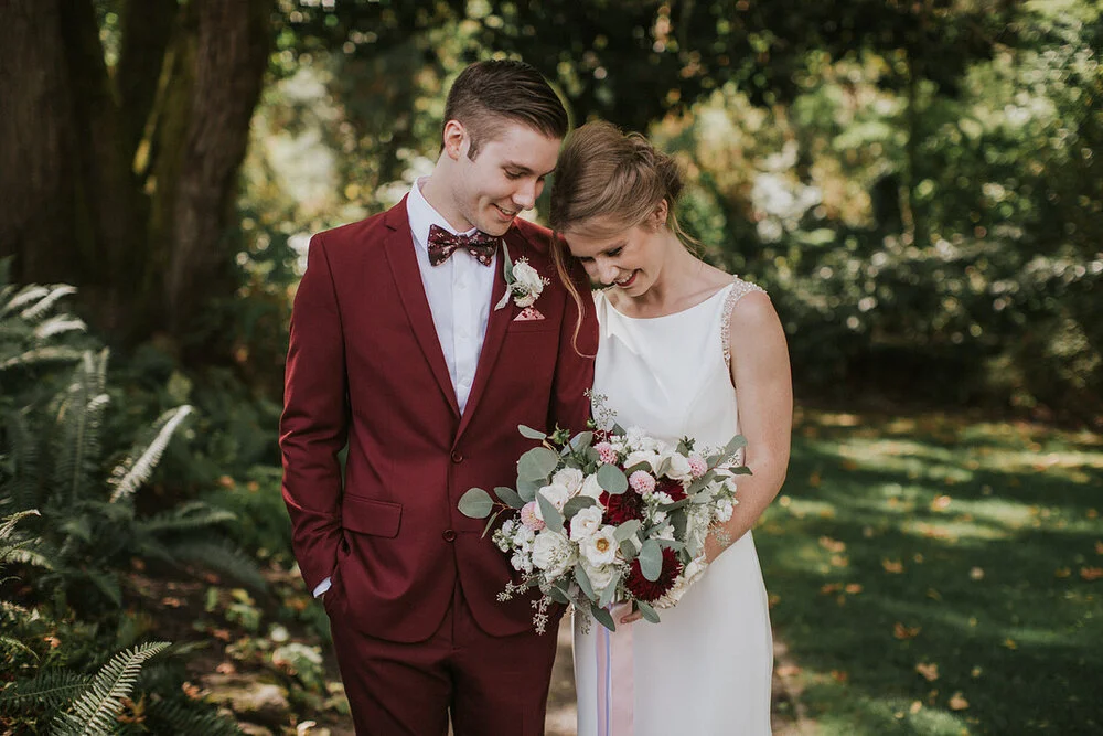 Trädgårdsbröllop I Elegant Vintage-Stil Vid Historisk Villa: Angela + Garrett