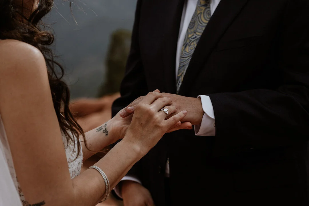 elopement utomhus ringar
