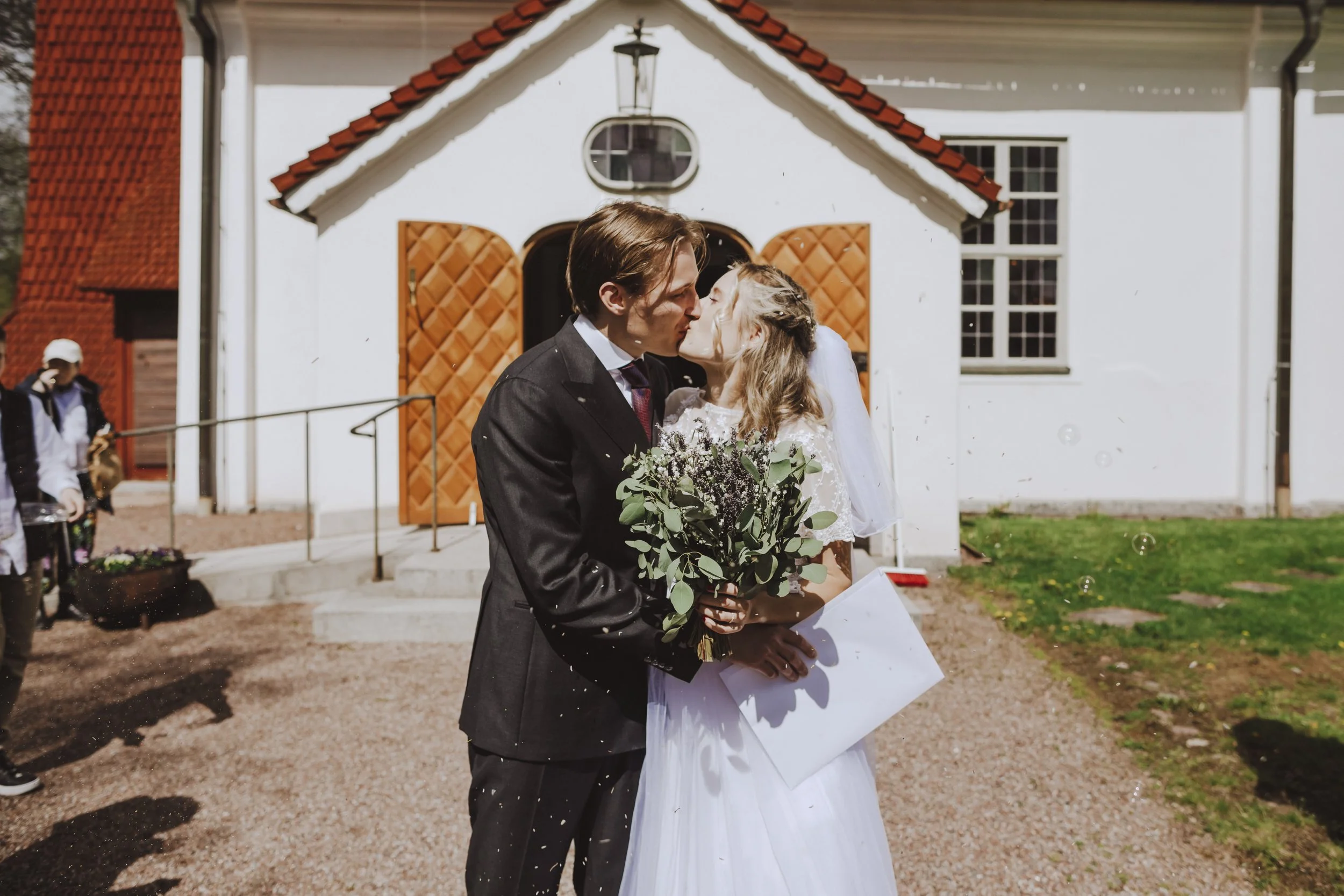Lantligt Försommarbröllop I Dalarna: Marcus + Julia