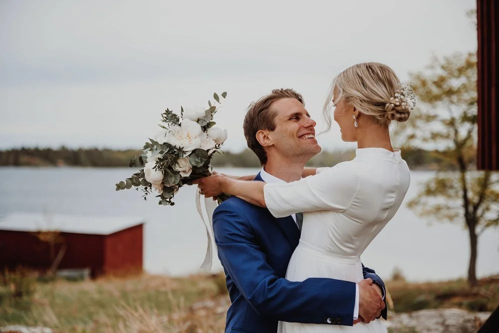 Spirande Vårbröllop I Stockholms Skärgård: Agnes + Felix