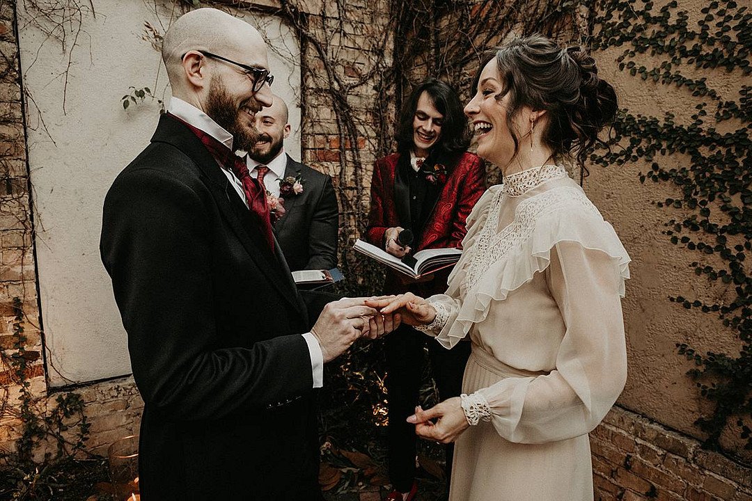 Viktorianskt-bröllopSpooky Wedding at Justine’s Secret House in Austin, Texas  Katie + Blake_0045_low.jpg
