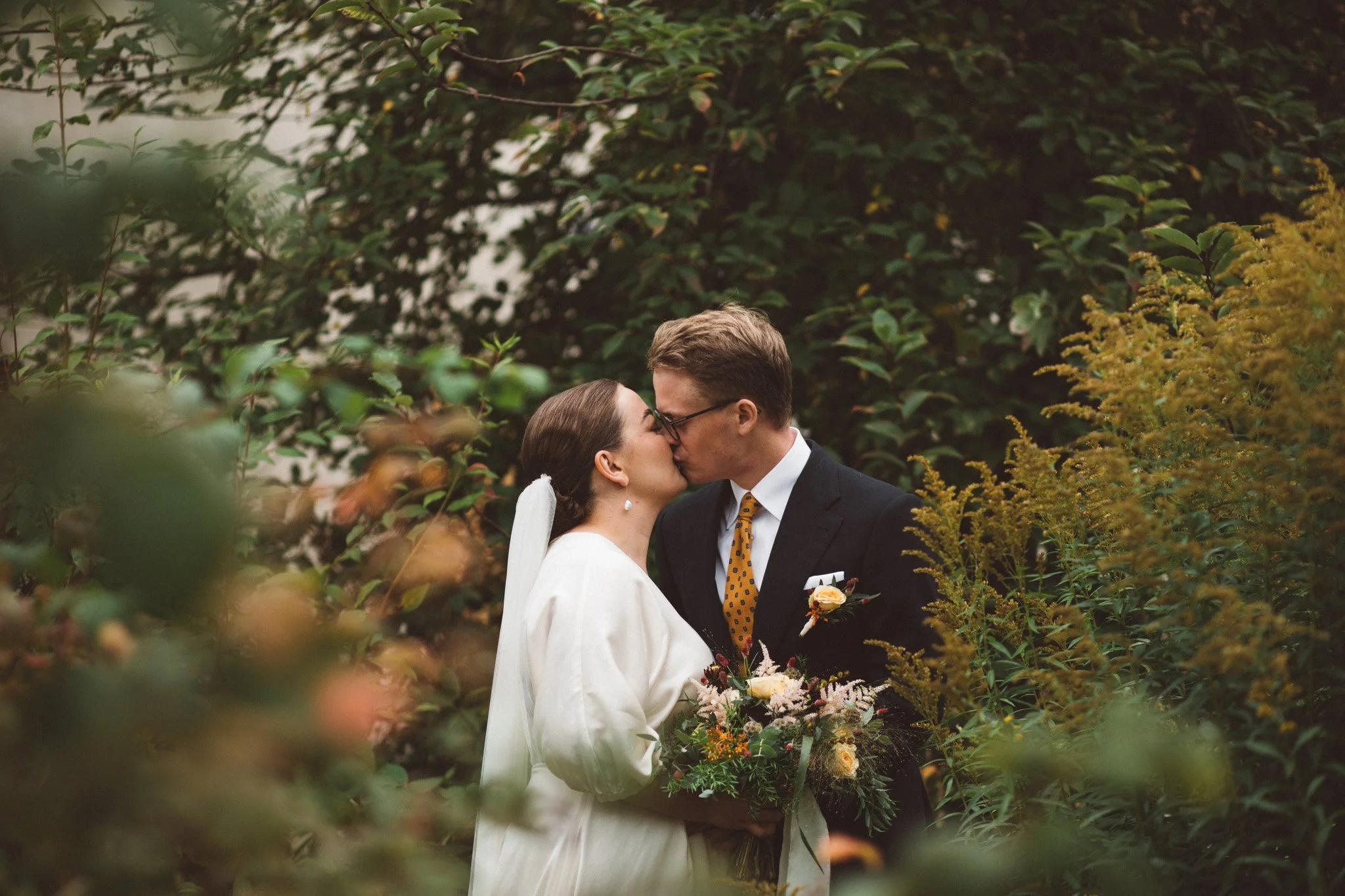 Sensommarbröllop I Östergötland: Clara + Karl