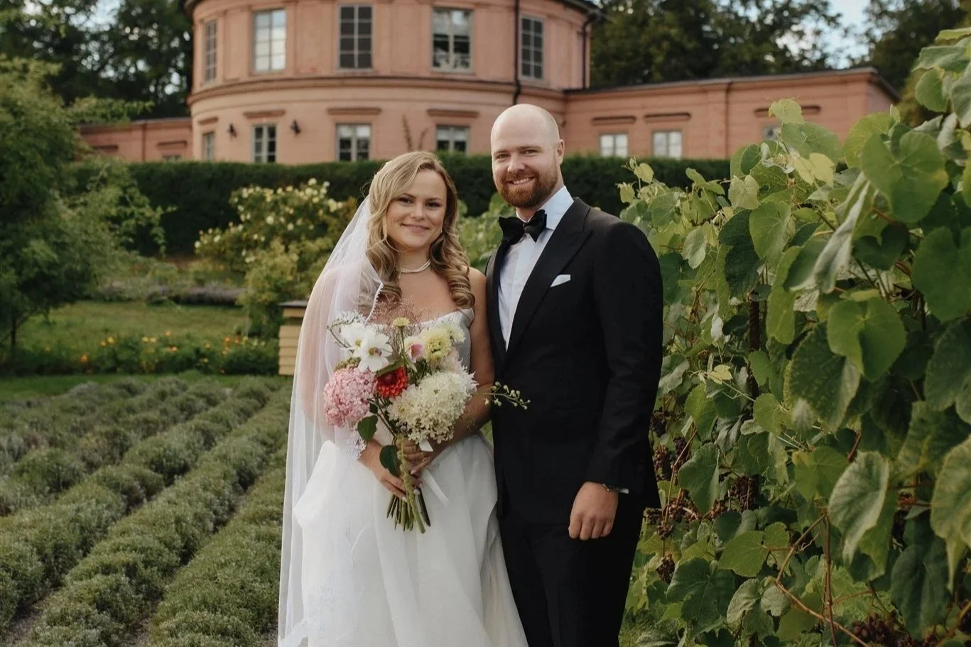 Utomhusbröllop På Rosendals Trädgård: Caroline + Reid