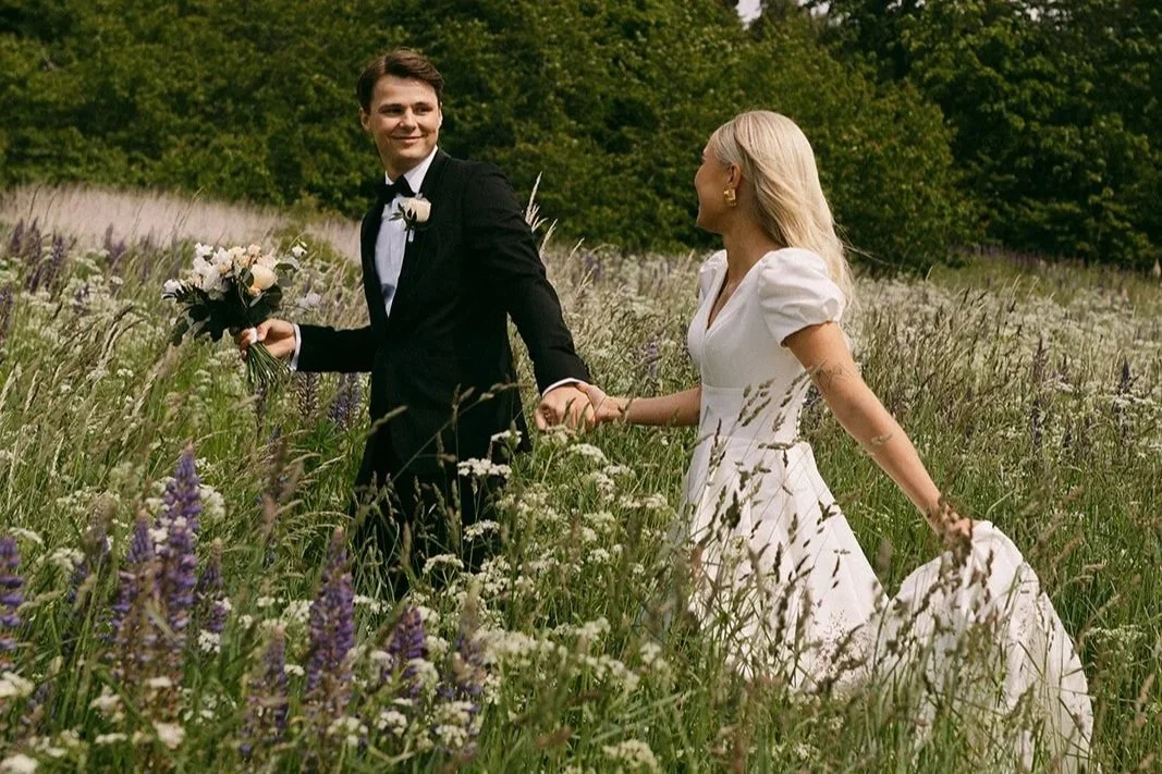 Grönskande Och Familjärt Junibröllop: Stina + August