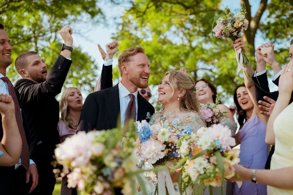 Färgsprakande Kärleksfest På Öland: Ebba + Johan