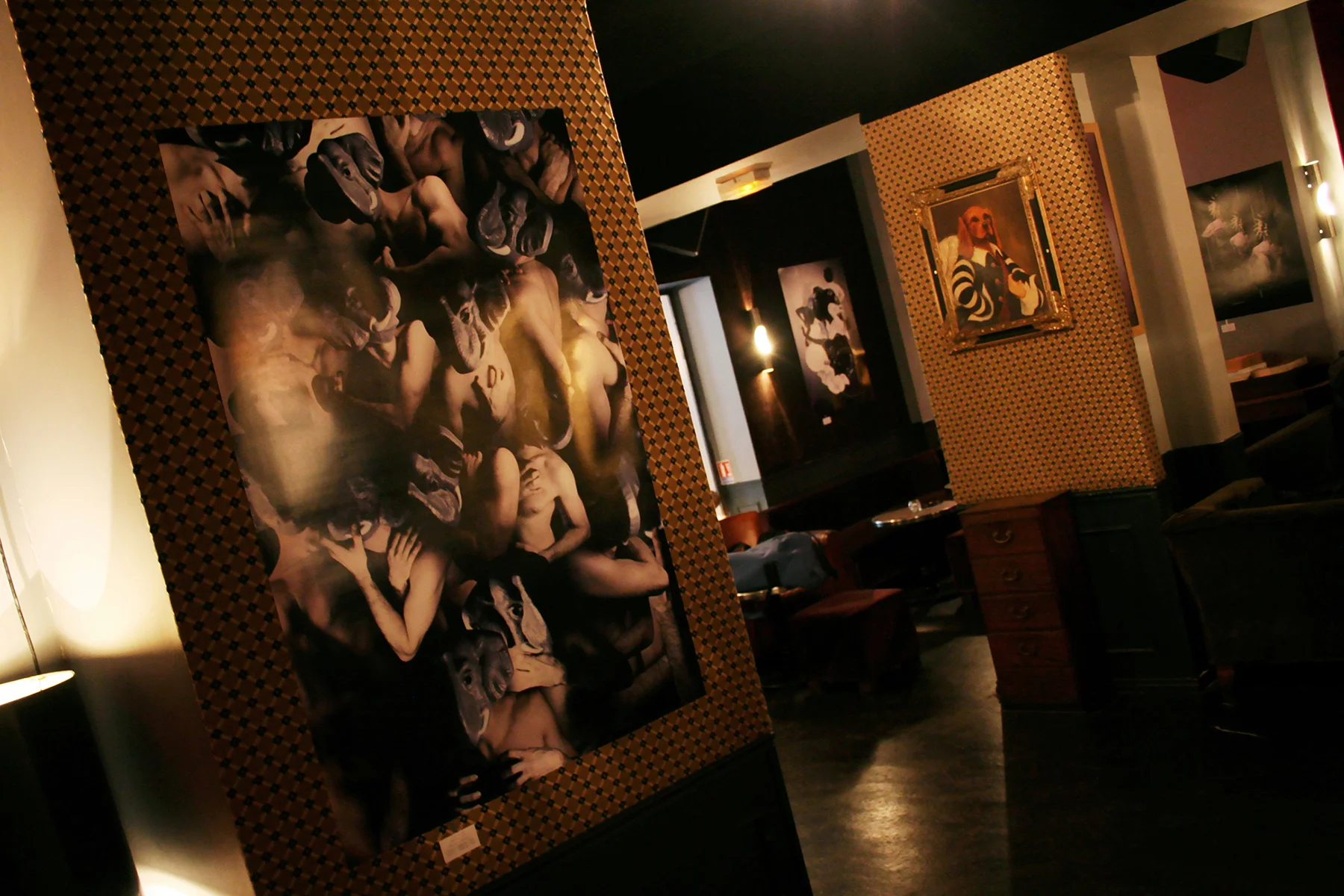 <font color="white"><b>JOBUDENZ</b><br>•<br>SOLO EXHIBITION<br>•<br>CHACHA CLUB<br>PARIS<br>2011</font>