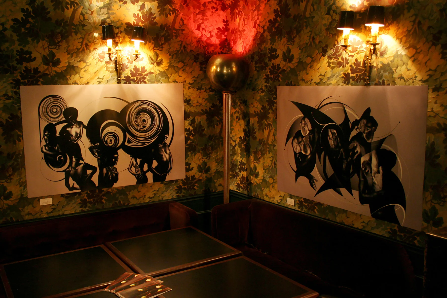 <font color="white"><b>JOBUDENZ</b><br>•<br>SOLO EXHIBITION<br>•<br>CHACHA CLUB<br>PARIS<br>2011</font>