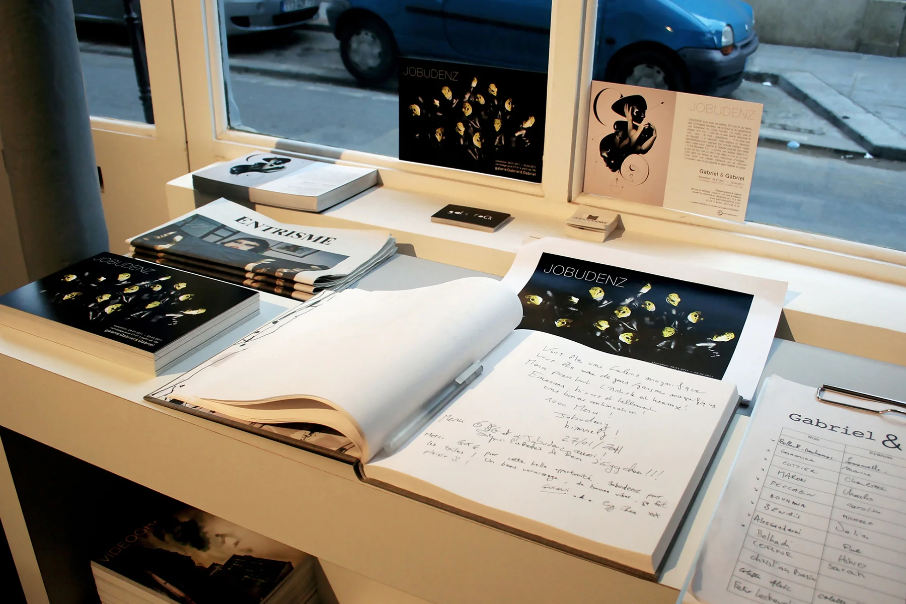 <font color="white"><b>JOBUDENZ</b><br>•<br>SOLO EXHIBITION<br>•<br>GABRIEL & GABRIEL GALLERY<br>PARIS<br>2011</font>