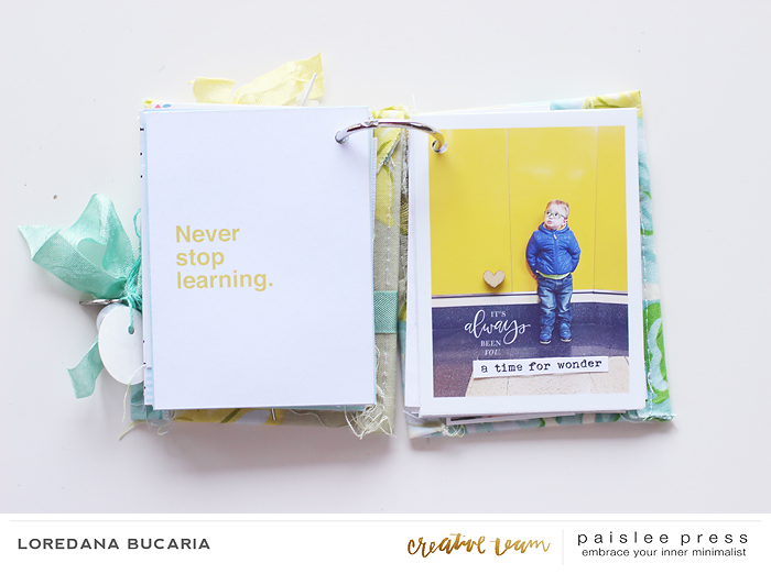 E questa foto la amo alla follia, la sua faccina furbetta e sono stata fortunata a riuscire a beccarlo come se fosse in posa! Una di quelle foto da vera scrapbooker! Il riquadro bianco è una delle cose che preferisco di più quando ritocco le foto! Le fa diventare pulite ed ordinate!