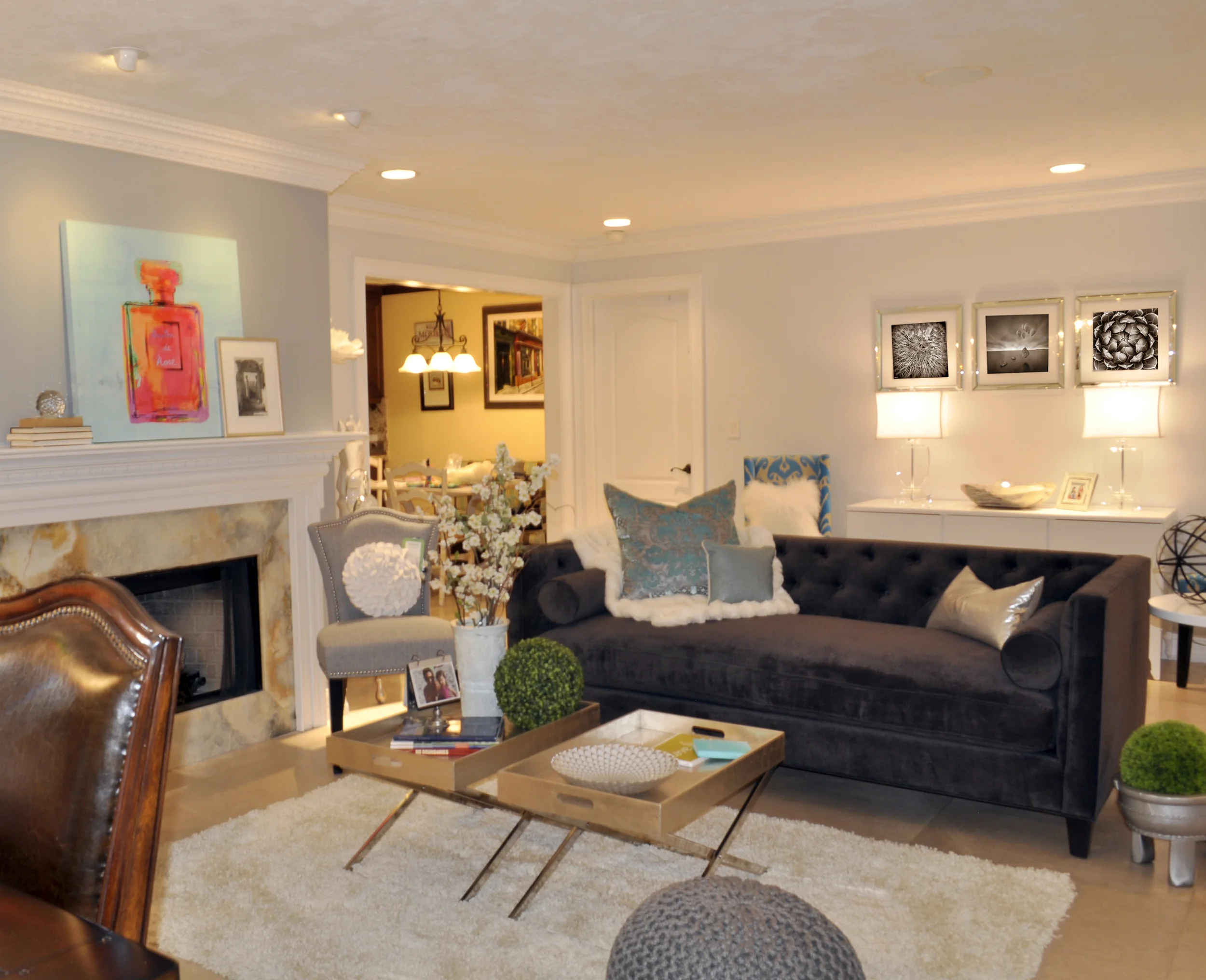 LIVING ROOM 