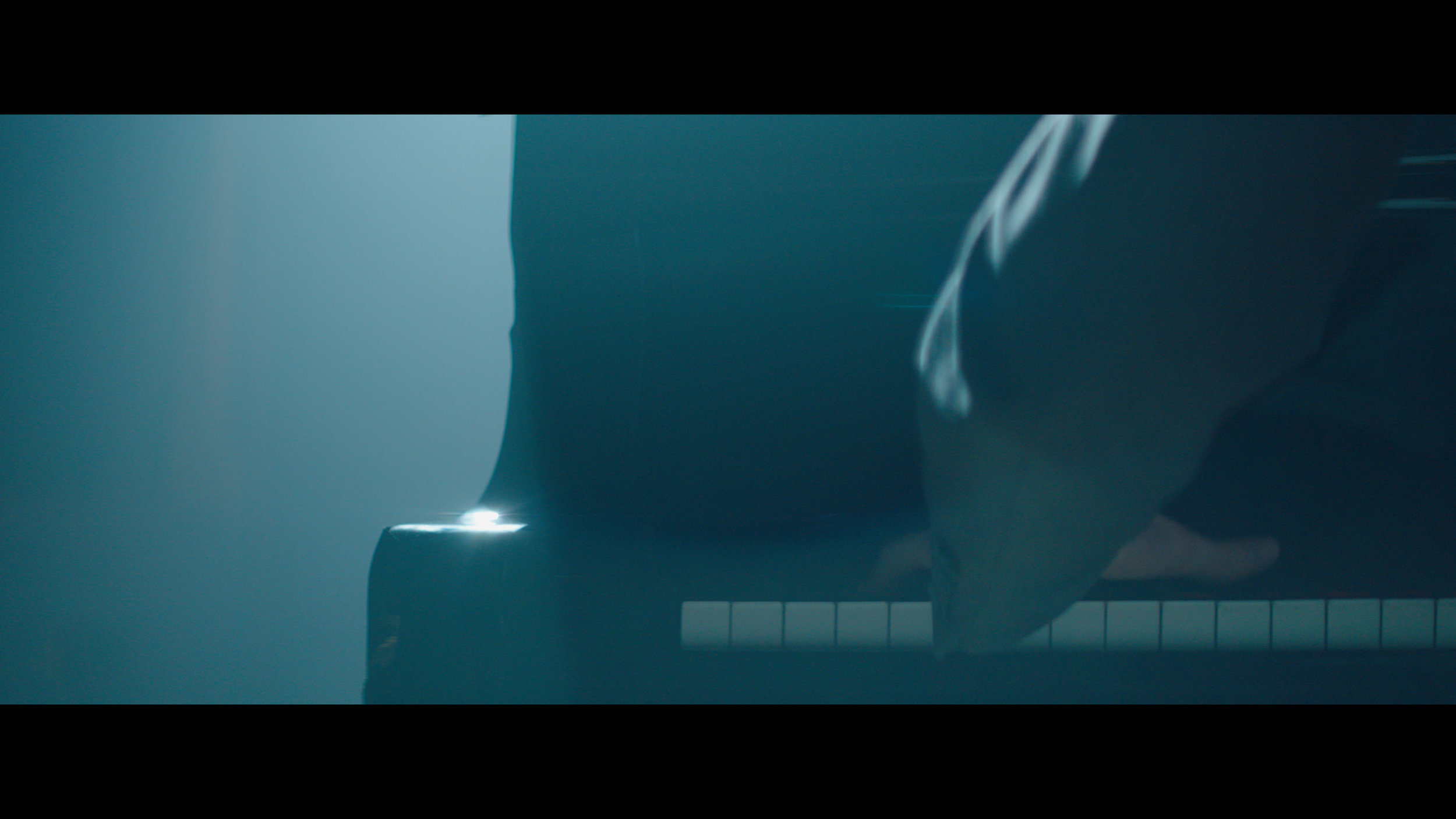 Alexa Mini Piano Jeff Color (Resolve).00_05_45_13.Still044.jpg