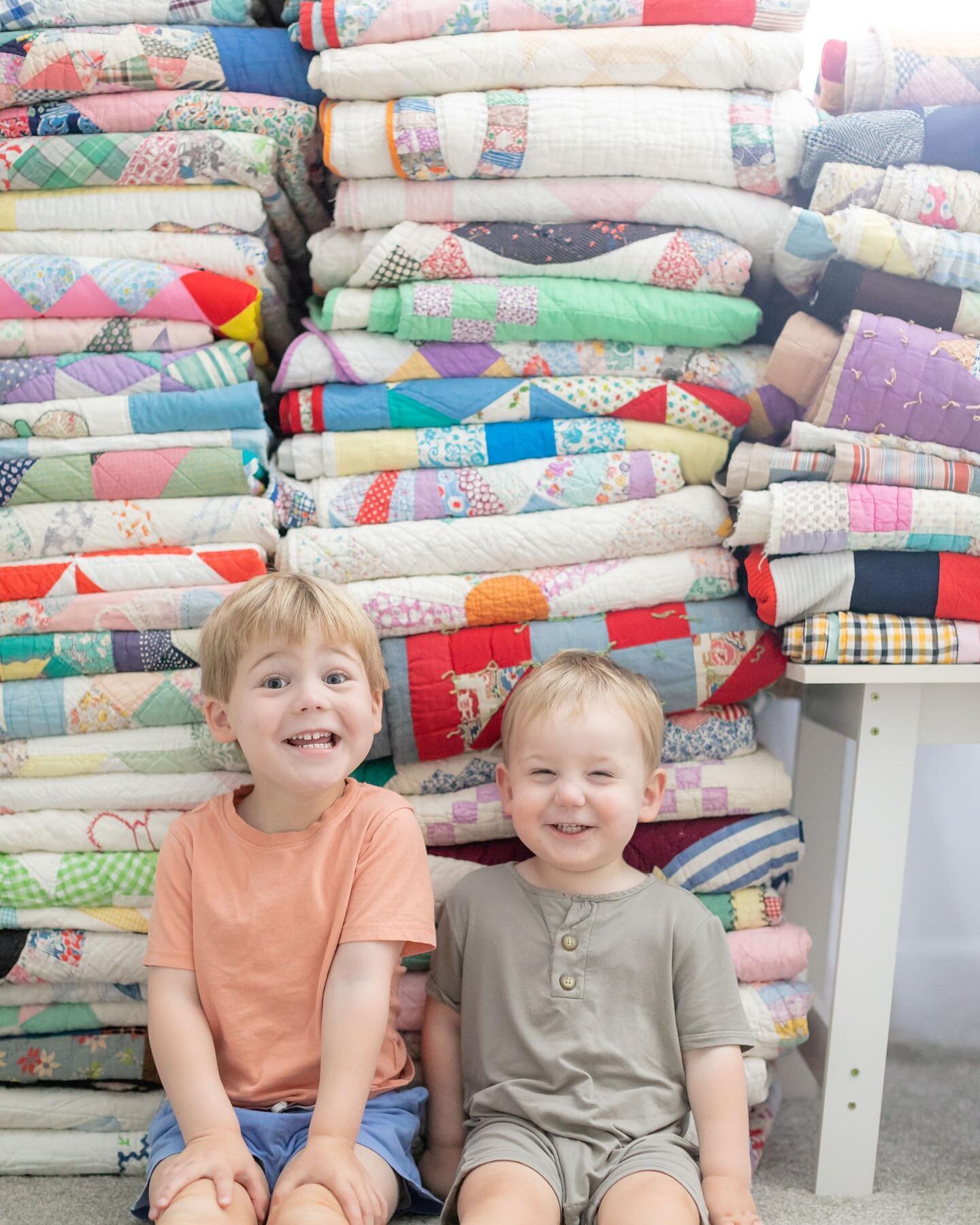 This week&rsquo;s SEVENTY quilts will be available to purchase at 8pm CT when the cart is activated! Also, swipe to see a real life photo with three kids under four. Jump over to the website to preview them all now!
PSA: all quilts are one-of-a-kind 