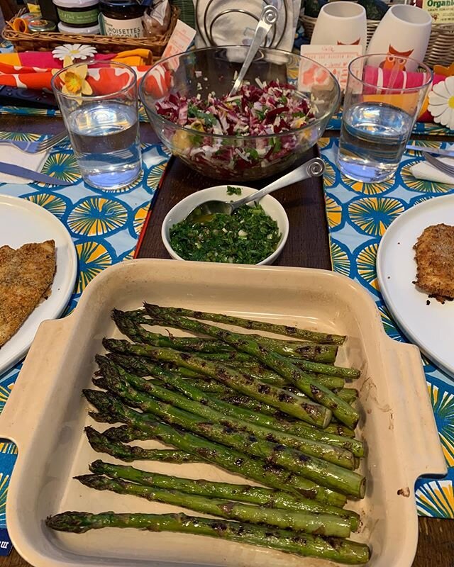 Despite what today&rsquo;s weather might be saying, we are having the first spring 🌱 #boroughhallgreenmarket #local #asparagus!!! And yes there are #ramps in the #chimichurri to top the grilled asparagus. 👊🏼 @jaredsbrooklyn @grownyc_brooklyn @grow