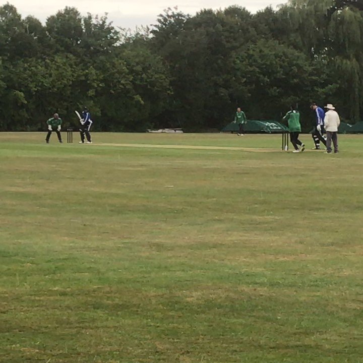 #EssexCCC youngsters prepping for the #bobwillistrophy next weekend. @aronnijjar (WGC) bowling to @rishipatel1226 (@pottersbarcc). Not Rishi in the third video. #engvwi