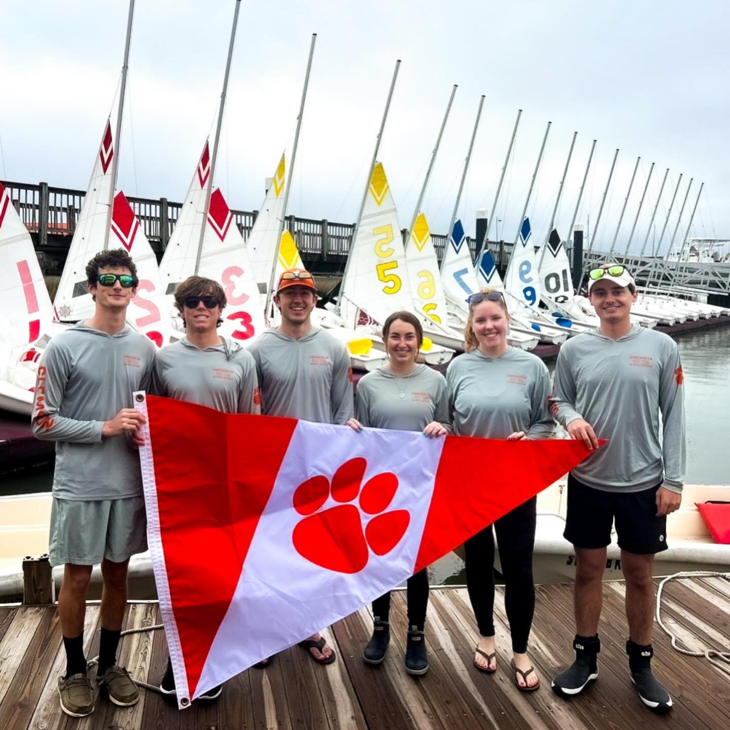 Last weekend, the Tigers had multiple different regattas in both North and South Carolina! We competed in Charleston at the Mendelblatt. Racing were sophomores Mitchell Hnatt, Bryson Eaton, Luke Adams, and freshmen Madison Cannon, Ian Richardson, and
