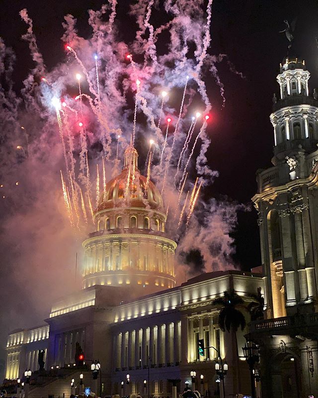 Once more, desde #elcapitolio... Happy 500th birthday #Havana! #habana500#felizcumplea&ntilde;os##habana#cuba#fireworks#shotoniphone