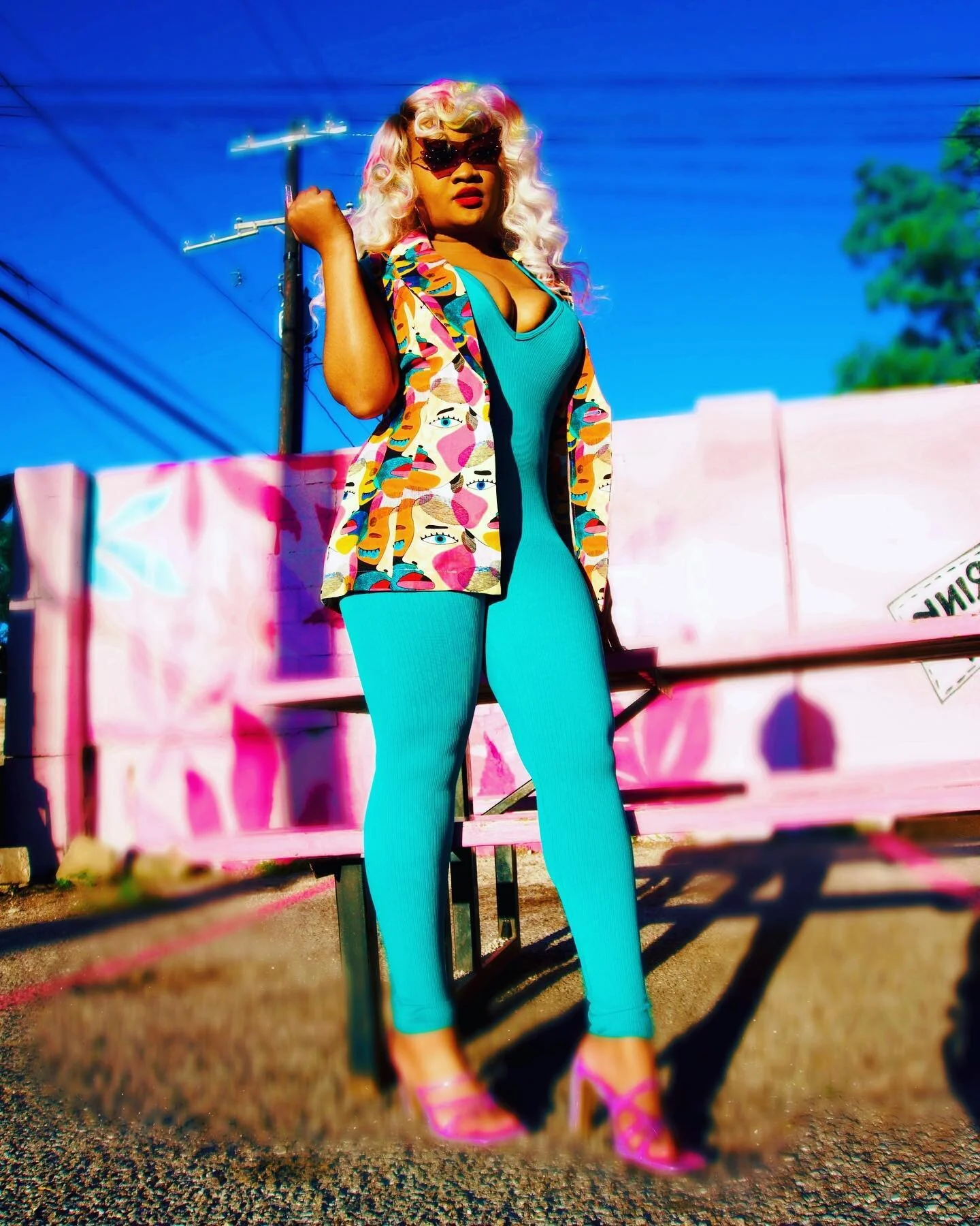 Yesssss @yesimlifesize with the good angle, got me looking like a 6ft hottie 😹😹😽😽😽