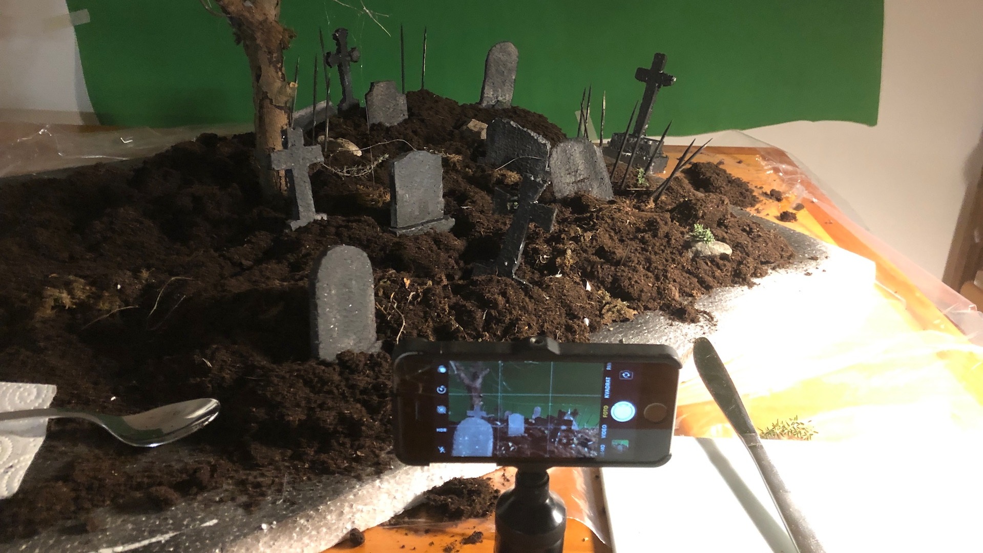 Movie makers use Green Screen for the first time (1941 Colorized) : r/GoCommitDie