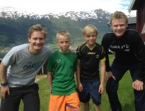 Linus og Tinius flankert av Sverre Lunde Pedersen og Håvard Holmefjord Lorentzen (Foto: Lars Rambøl)