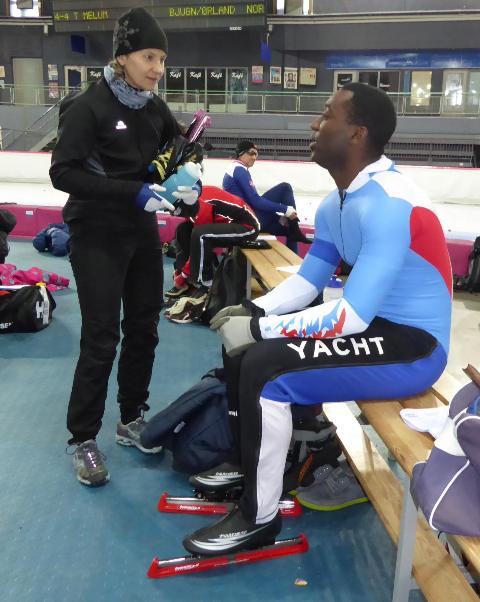 Marja Haartsen i prat med Vincent Henry, første deltager fra Storbritannia. (Foto: Sven-Åge Svensson)