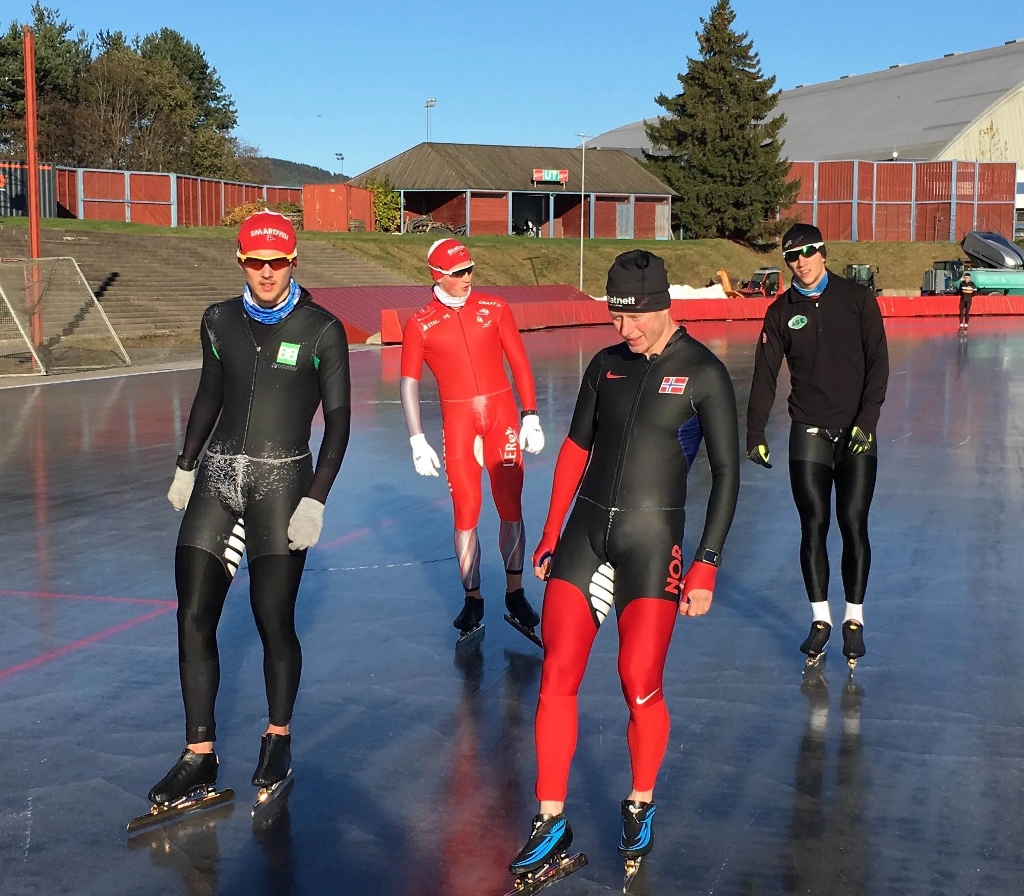 "Gammel" og nye helter koser seg på fersk Valle is. Allan, Marius, Petter Andersen og Simen (Foto: Ø.Kristensen)