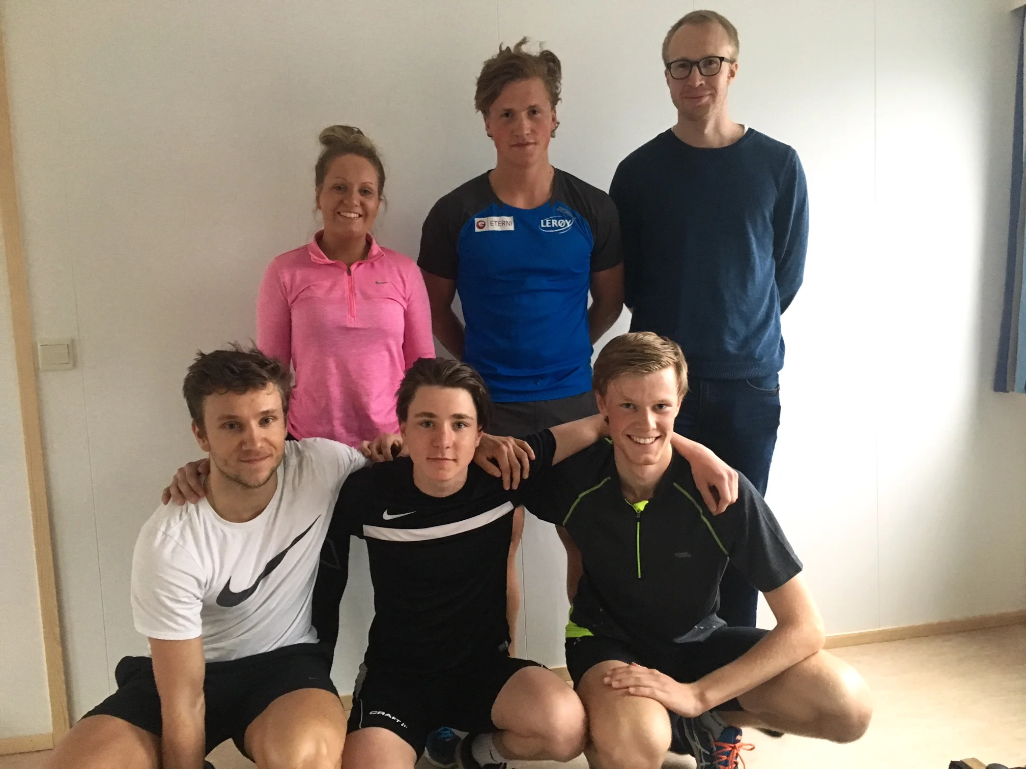 Gjengen som innviet nytt sklibrettrom: Marichen, Marius, trener Kjetil, Simen, Kyrre og Thomas.